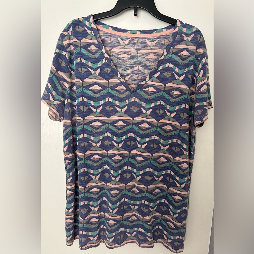 Mossimo ladies v-neck top size 2XL-fits like a XL